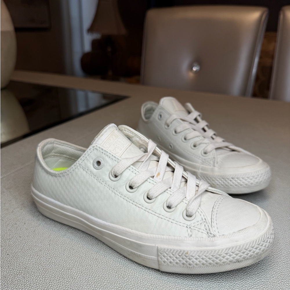 Casual Low-Top Sneakers in Off-White